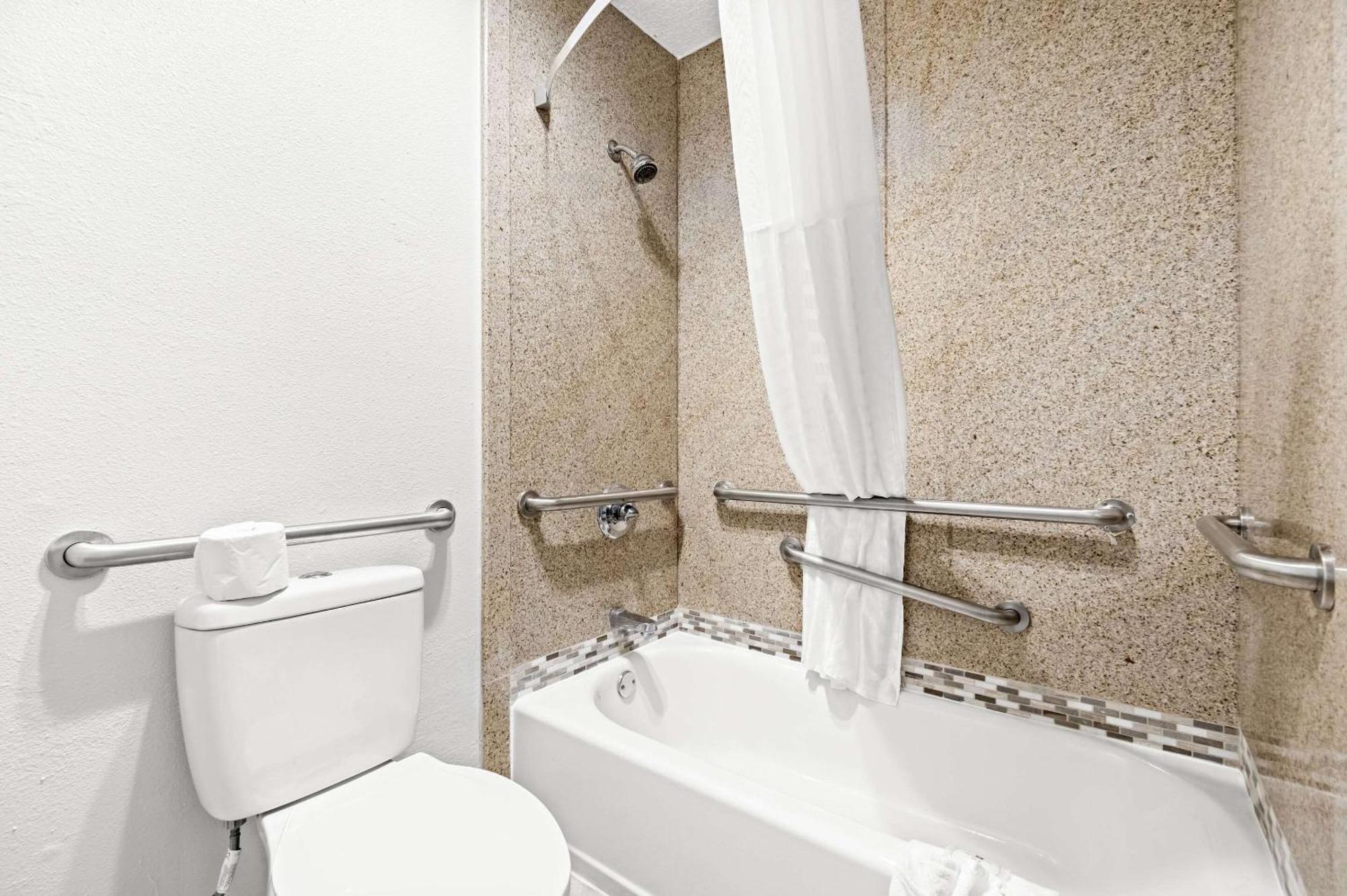 Quality Inn Plainview Eksteriør billede